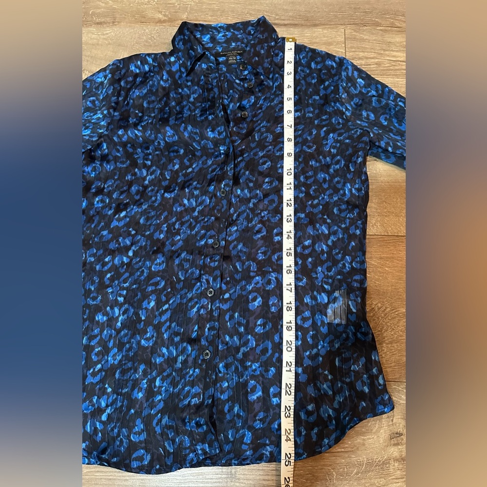 Banana Republic Dillon Shirt – Blue Leopard Print (XS Petite) - Picture 10 of 14